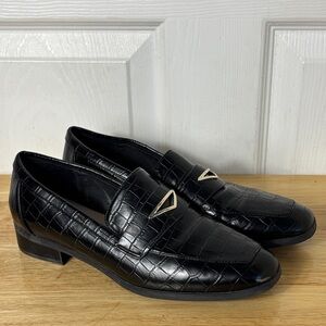 ALDO Black Croc Embossed Leather Loafers Metal Accent size 8 low heel preppy